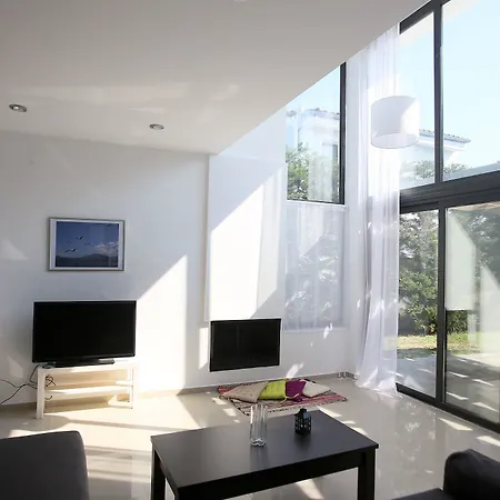 Sunny Sani Luxury Apartment
